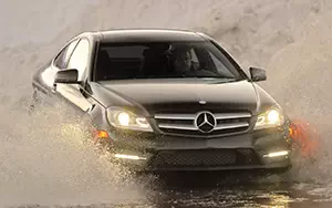   Mercedes-Benz C350 4MATIC Coupe US-spec - 2013