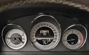   Mercedes-Benz GLK250 BlueTEC US-spec - 2013