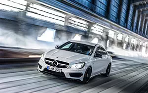   Mercedes-Benz CLA45 AMG - 2013
