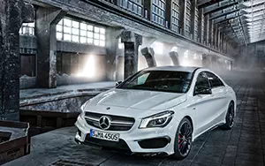   Mercedes-Benz CLA45 AMG - 2013