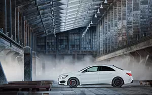   Mercedes-Benz CLA45 AMG - 2013