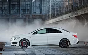   Mercedes-Benz CLA45 AMG - 2013