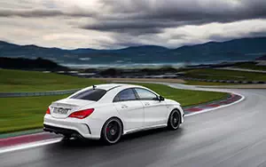   Mercedes-Benz CLA45 AMG - 2013