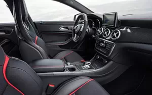   Mercedes-Benz CLA45 AMG - 2013