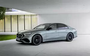   Mercedes-Benz E 300 e 4MATIC AMG Line - 2023