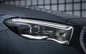   Mercedes-Benz E 300 e 4MATIC AMG Line - 2023