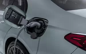   Mercedes-Benz E 300 e 4MATIC AMG Line - 2023