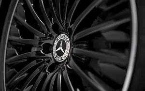   Mercedes-Benz E 300 e 4MATIC AMG Line - 2023