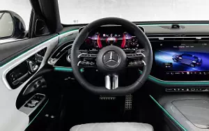   Mercedes-Benz E 300 e 4MATIC AMG Line - 2023