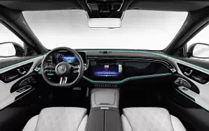   Mercedes-Benz E 300 e 4MATIC AMG Line - 2023