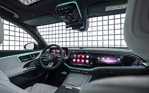   Mercedes-Benz E 300 e 4MATIC AMG Line - 2023