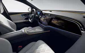   Mercedes-Benz E 300 e 4MATIC AMG Line - 2023