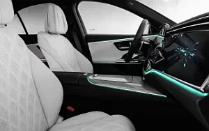   Mercedes-Benz E 300 e 4MATIC AMG Line - 2023