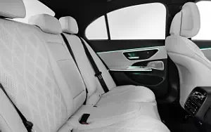   Mercedes-Benz E 300 e 4MATIC AMG Line - 2023