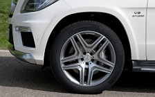   Mercedes-Benz GL63 AMG - 2012