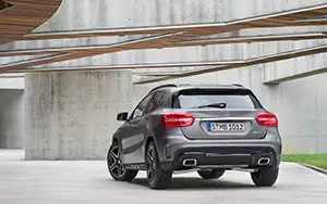   Mercedes-Benz GLA250 4MATIC AMG Sport Package - 2013