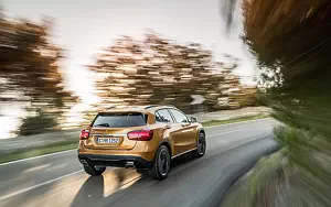   Mercedes-Benz GLA 220 d 4MATIC - 2017