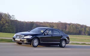   Mercedes-Benz S600 Guard - 2011