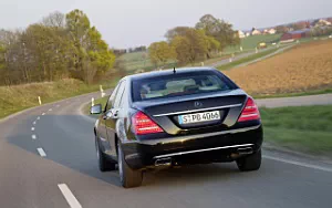   Mercedes-Benz S600 Guard - 2011