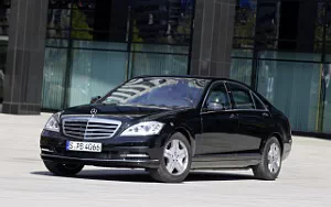   Mercedes-Benz S600 Guard - 2011