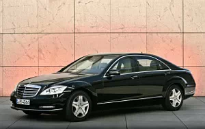   Mercedes-Benz S600 Guard - 2011