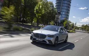   Mercedes-Benz S-class AMG Line (High Tech Silver) - 2020