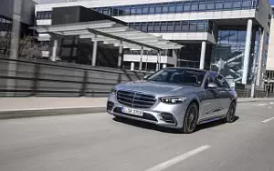   Mercedes-Benz S-class AMG Line (High Tech Silver) - 2020