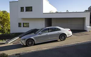   Mercedes-Benz S-class AMG Line (High Tech Silver) - 2020