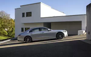   Mercedes-Benz S-class AMG Line (High Tech Silver) - 2020