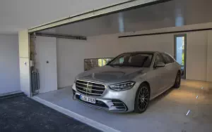   Mercedes-Benz S-class AMG Line (High Tech Silver) - 2020