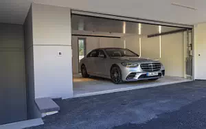   Mercedes-Benz S-class AMG Line (High Tech Silver) - 2020