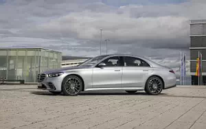   Mercedes-Benz S-class AMG Line (High Tech Silver) - 2020