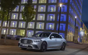   Mercedes-Benz S-class AMG Line (High Tech Silver) - 2020