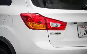   Mitsubishi Outlander Sport SEL US-spec - 2015