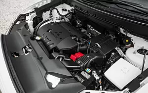   Mitsubishi Outlander Sport SEL US-spec - 2015