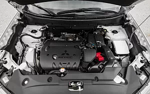  Mitsubishi Outlander Sport SEL US-spec - 2015