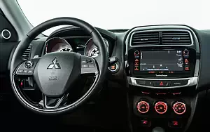   Mitsubishi Outlander Sport SEL US-spec - 2015