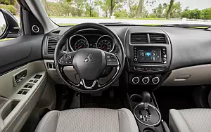   Mitsubishi Outlander Sport SEL US-spec - 2015