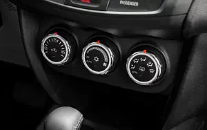   Mitsubishi Outlander Sport SEL US-spec - 2015