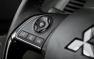   Mitsubishi Outlander Sport SEL US-spec - 2015