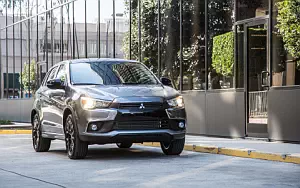   Mitsubishi Outlander Sport Limited Edition US-spec - 2017