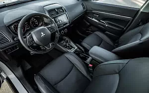   Mitsubishi Outlander Sport SEL US-spec - 2017