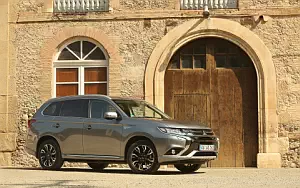   Mitsubishi Outlander PHEV - 2015