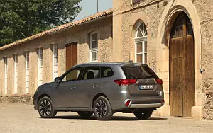   Mitsubishi Outlander PHEV - 2015