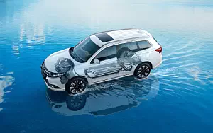   Mitsubishi Outlander PHEV - 2015