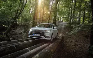   Mitsubishi Outlander PHEV - 2020