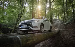   Mitsubishi Outlander PHEV - 2020
