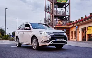   Mitsubishi Outlander PHEV - 2020