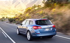   Opel Astra Sports Tourer - 2011