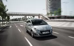   Peugeot 5008 - 2013